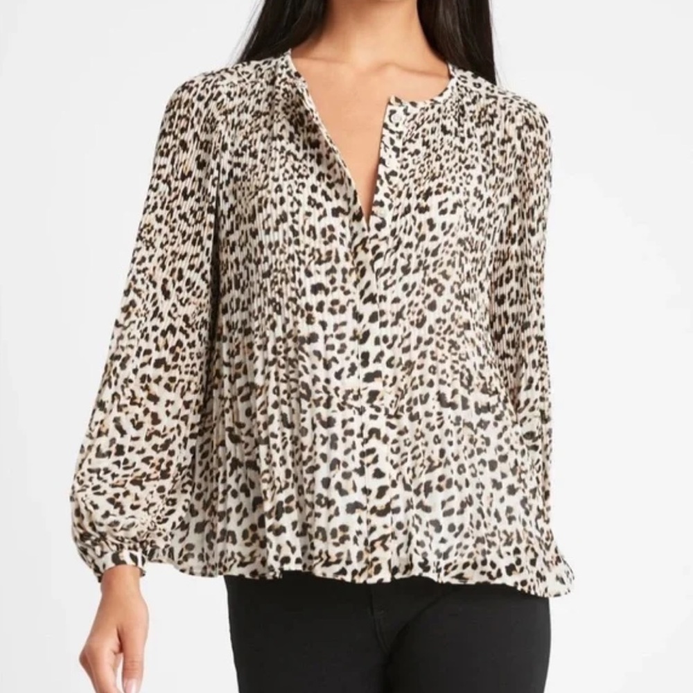 BANANA REPUBLIC animal print pleated top - Picture 1 of 8